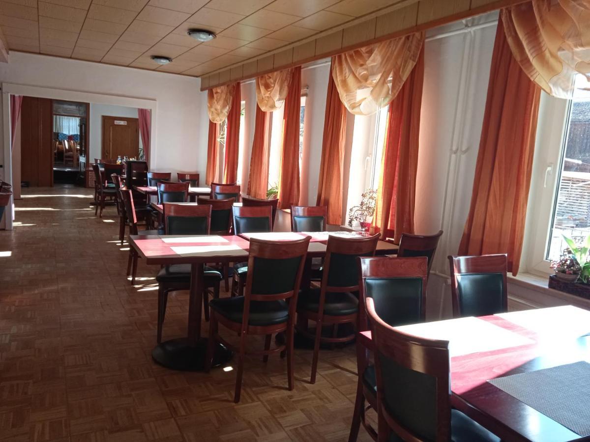 Hotel & Restaurant Zum Adlersberg Schleusingen Exteriör bild